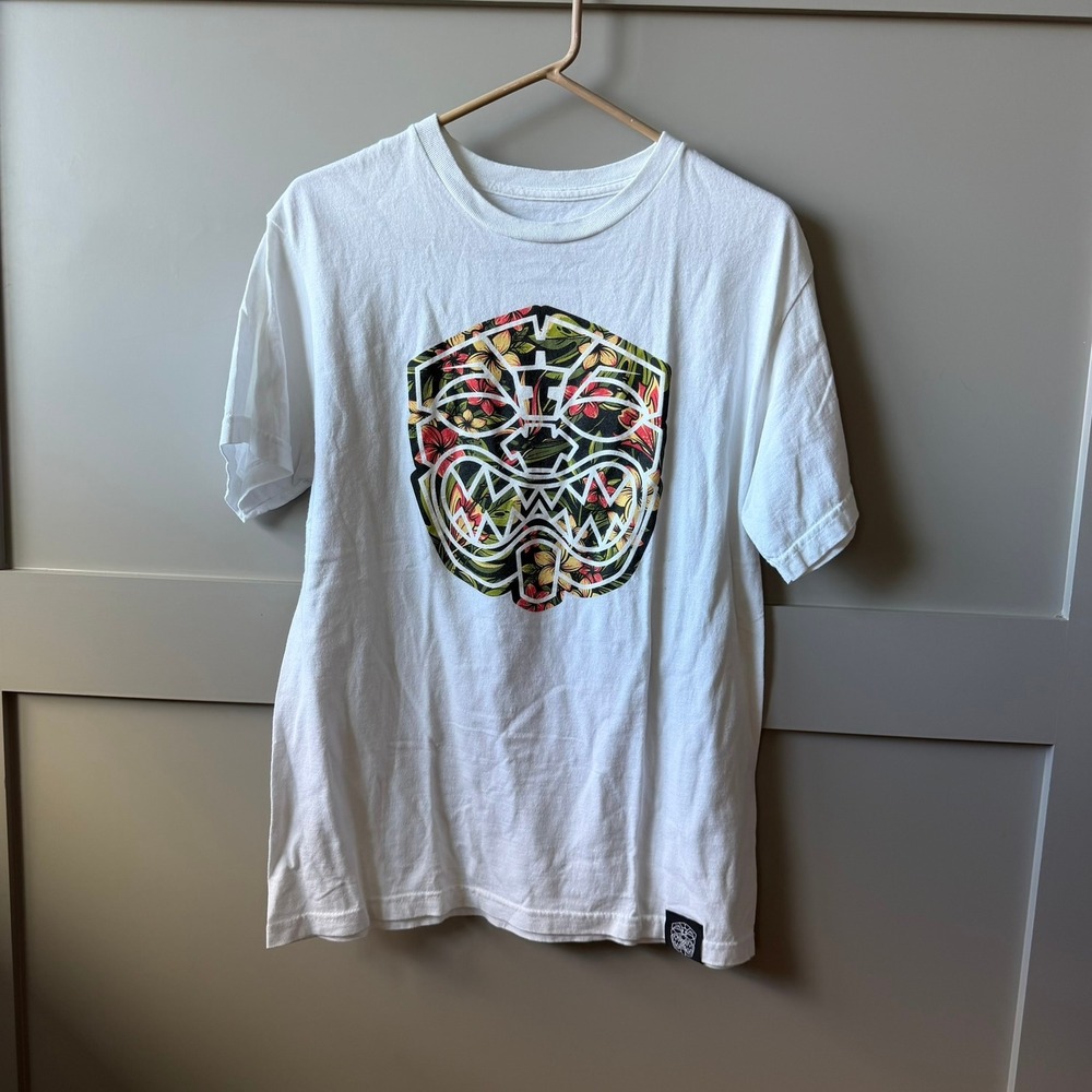 Farmers Market Hawaii FMHI T Shirt Mens M White Floral Tiki Mask Graphic Logo